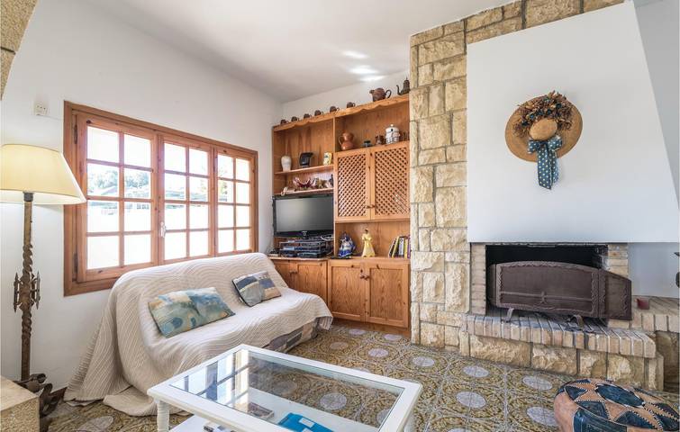 Beachy 130sqm Apt | Parking, A/C, Terrasse & WiFi in Roda de Berà, Costa Dorada