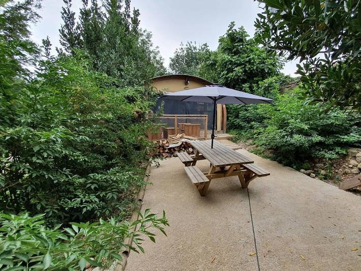 Camping Suze Luxe Nature - Albergue 4 personas - Lodge Château 32m² - 2 habitaciones - Spa - cocina - cuarto de ducha in Suze-la-Rousse, Región de Nyons