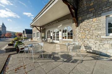 Auberge pour 4 personnes, avec jardin et terrasse dans Grottes de Han