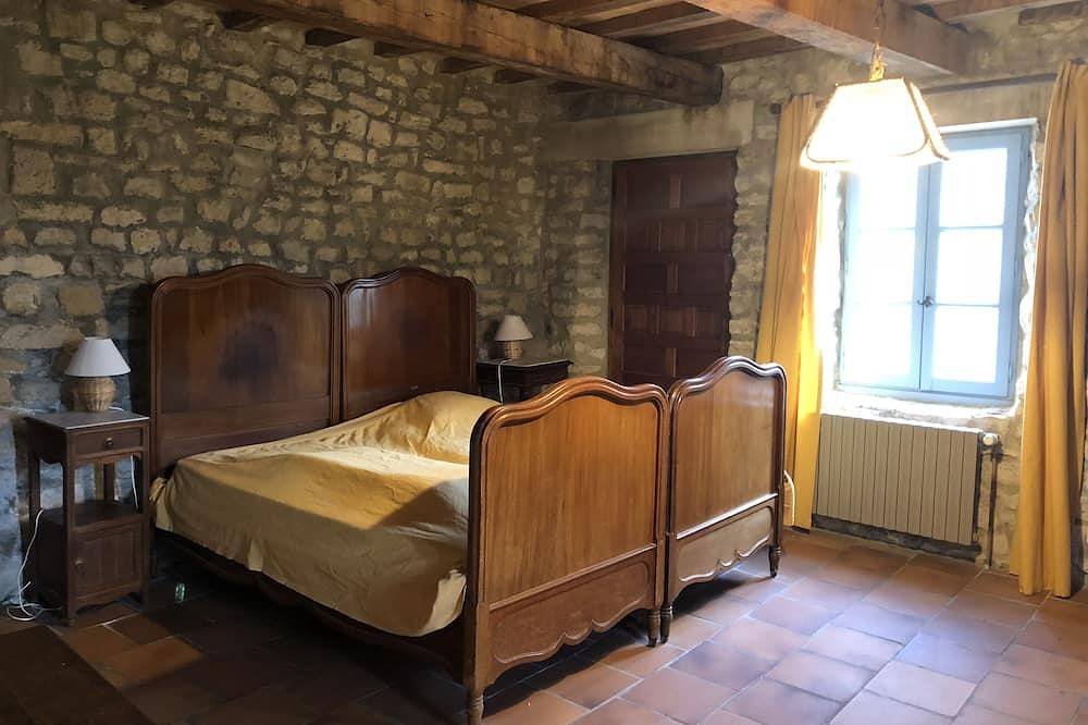 \"La Demeure\" Mas au cœur du village de Crestet (Vaucluse)  avec piscine privée. in Crestet, Parc naturel régional du Mont-Ventoux