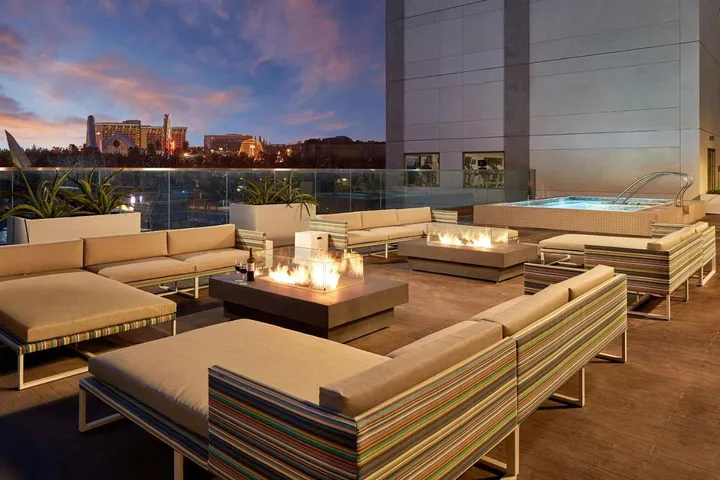 Hotel para 8 personas, con jacuzzi y piscina para niños además de terraza y piscina - 1