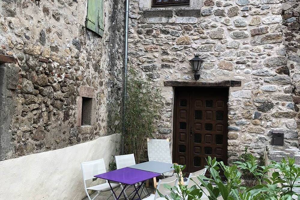 La Maison des Tisserands in Villefranche-de-Conflent, Parc naturel régional des Pyrénées catalanes
