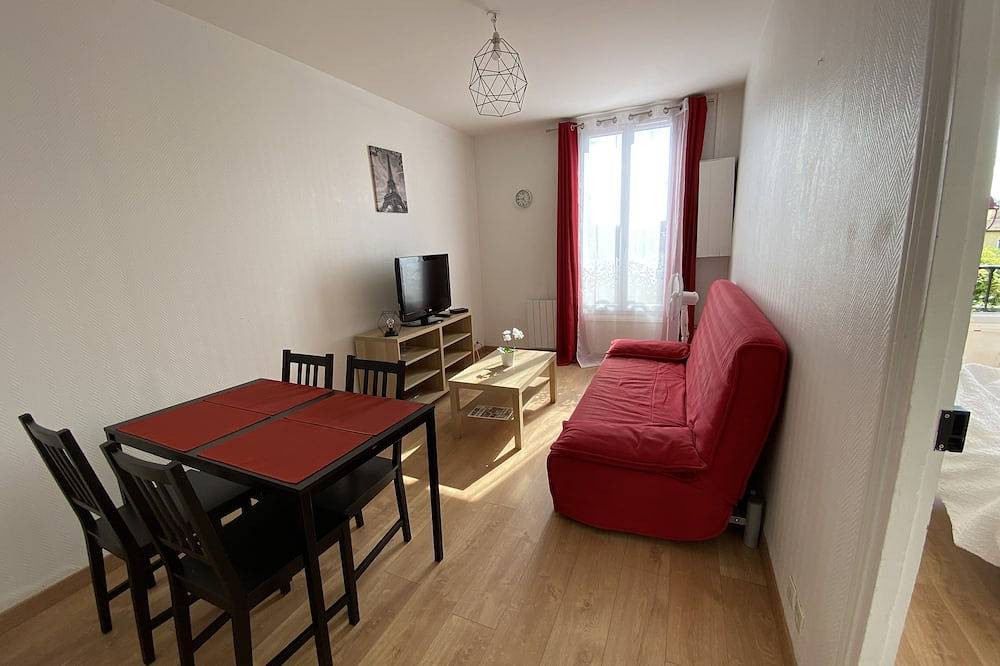 Appartement entier, Appartement F2 location vacances à proximité de Paris, Orly et Rungis in Fresnes, Val-de-Marne