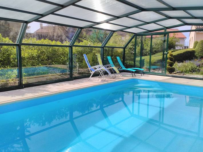 Gîte pour 6 personnes, avec jardin ainsi que terrasse et piscine