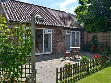 Log Cabin for 2 People in Saxilby with Ingleby, Lincolnshire, Photo 1