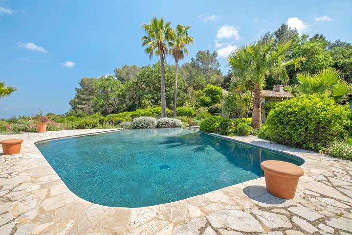 Location de vacances pour 3 personnes, avec jardin et sauna, animaux acceptés à Roquefort-les-Pins - 2