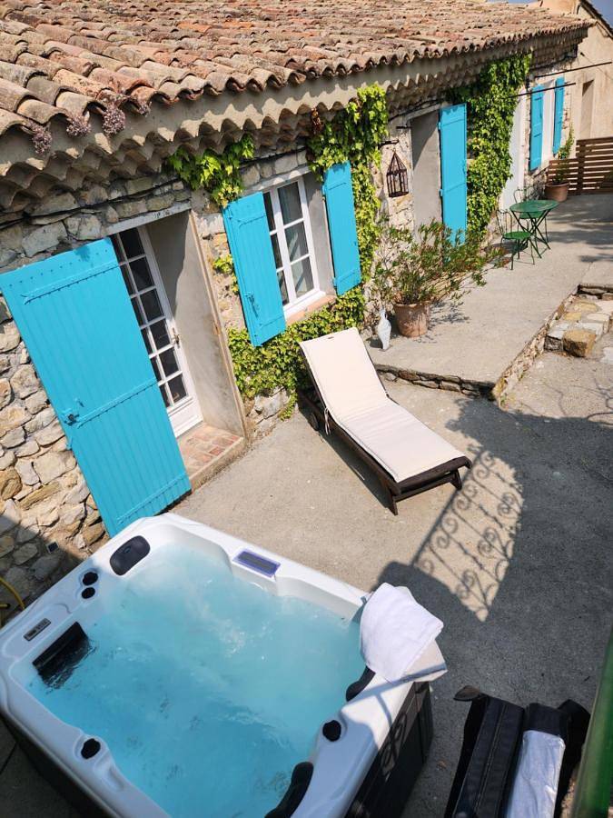 Les Bulles de Montfort - Wifi - Parking gratuit & Cuisine in Montfort, Région de Forcalquier