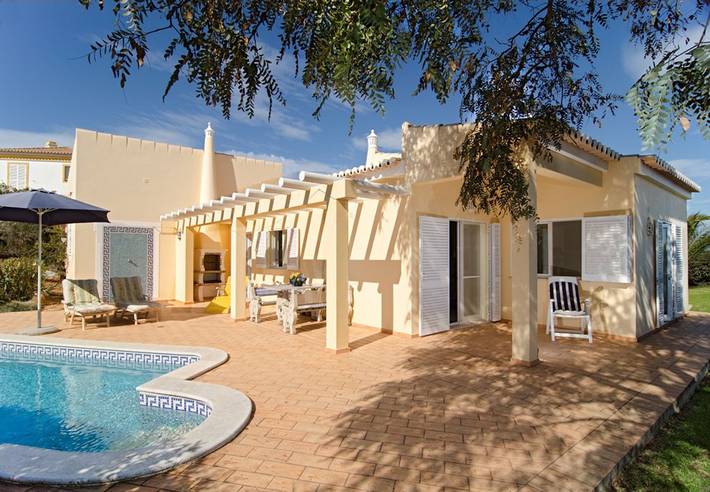 Villa für 4 Personen, mit Garten
