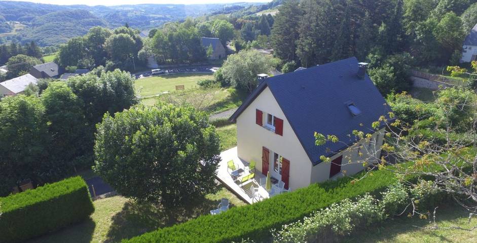 Gîte pour 9 personnes, avec terrasse et jardin