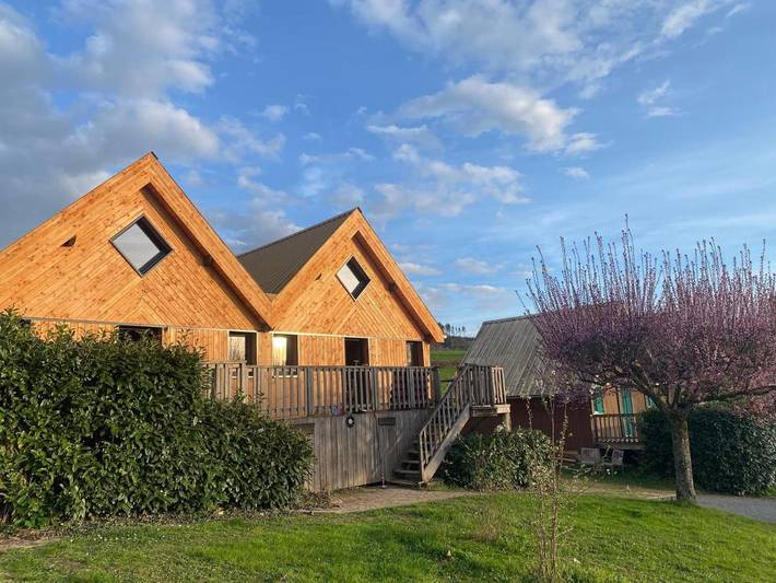Location de vacances pour 6 personnes, avec Terrasse ainsi que Jardin et Vue à Saint-Jacques-des-Arrêts