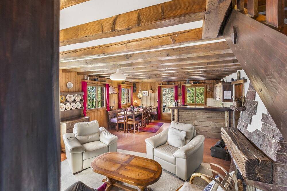 Family chalet with views of the Alps and lake, above Montreux in Caux in Montreux, Genfer See