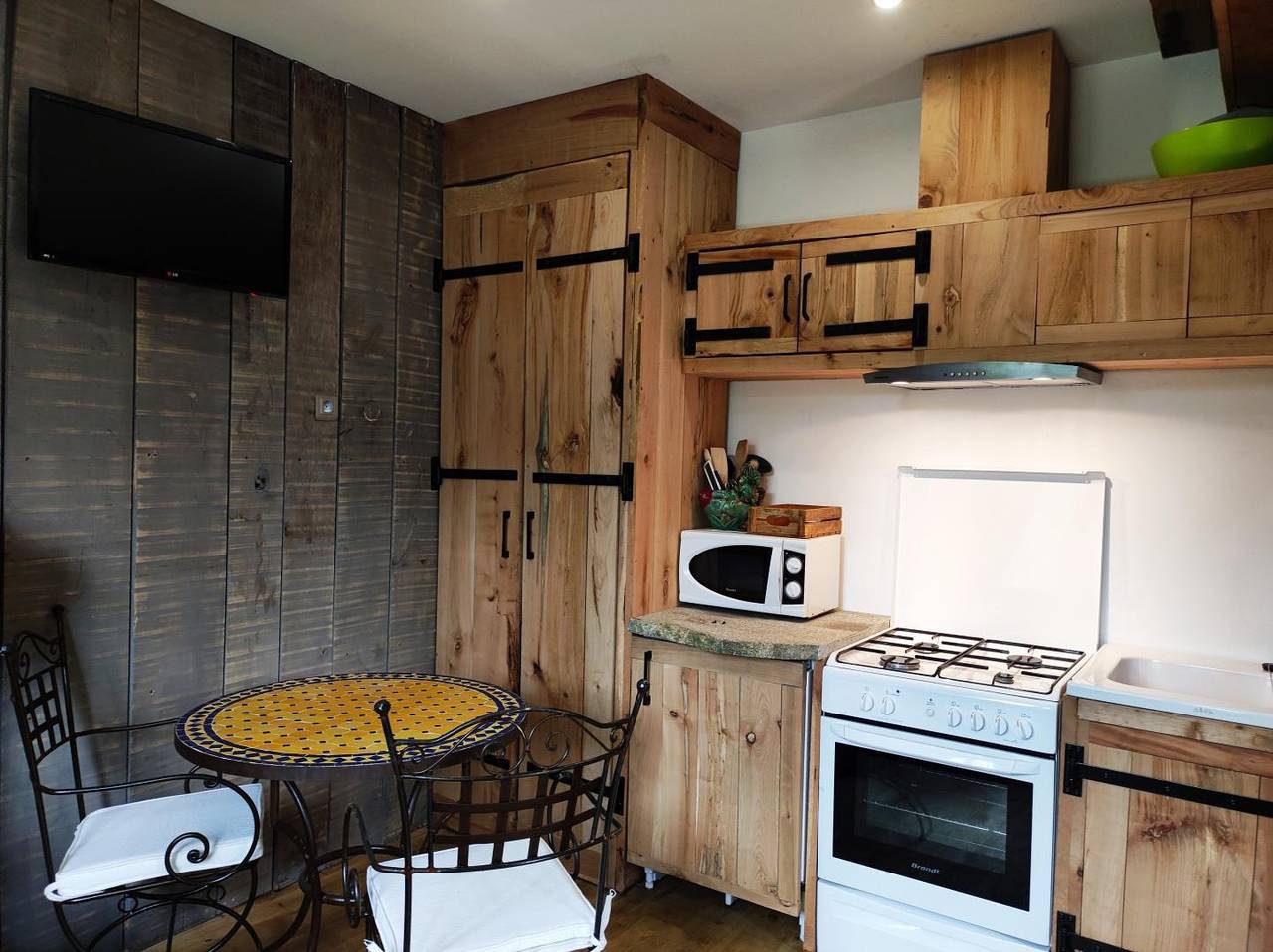 Casa de huéspedes para 2 personas con jardín in Ercé, Parque Natural Regional de los Pirineos de Ariège