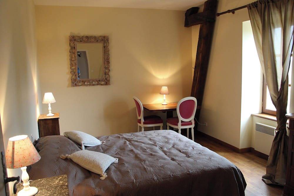Entire apartment, Homerez - App. mt view in Espalion in Espalion, Massif Central