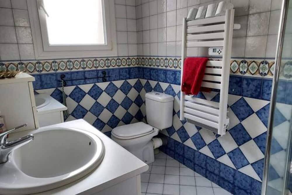 Charmante Maison en Pierre Avec Piscine Proche de la mer in Sorède, Céret region