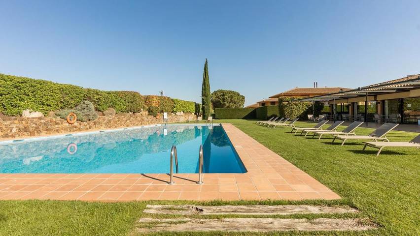 Location de vacances pour 3 personnes, avec jardin et sauna ainsi que jacuzzi et piscine à Navata - 4