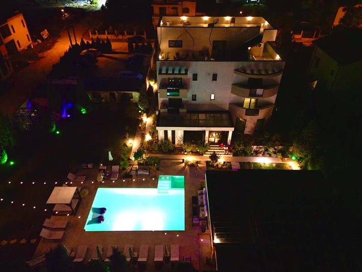 Chambre d’hôte pour 3 personnes, avec jardin et piscine dans Constanța