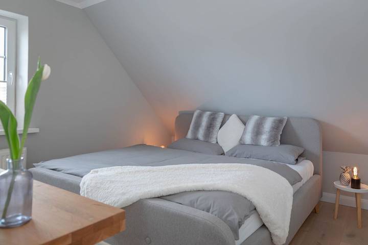Ganze Wohnung, Gemütliche Obergeschosswohnung mit Dachterrasse in ruhiger Lage Alt-Westerlands in Tinnum, Sylt (Gemeinde)