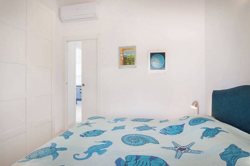 Ganze Wohnung, Villa Malù - Apt Luisa Pool- und Seeblick in Torri del Benaco, Gardasee-Berge