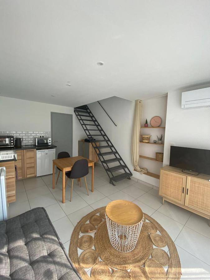 Gîte pour 4 personnes, avec jardin et terrasse à Saint-Privat-des-Vieux - 2