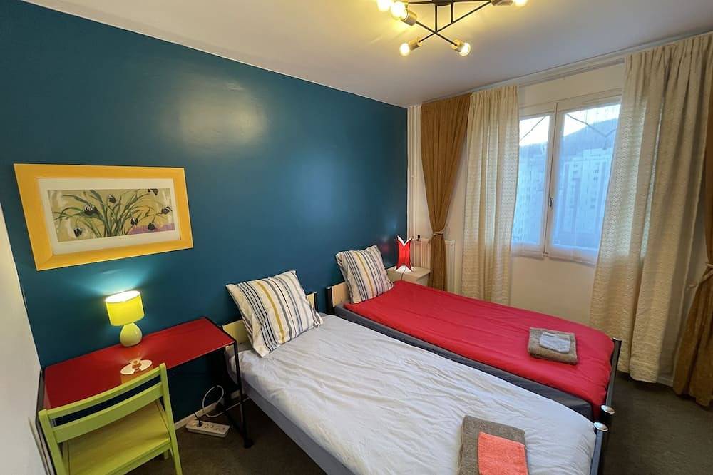 Entire apartment, Apartment-Apartment-Ensuite with Bath-Balcony in Clermont-Ferrand, Volcans d'Auvergne Regional Nature Park