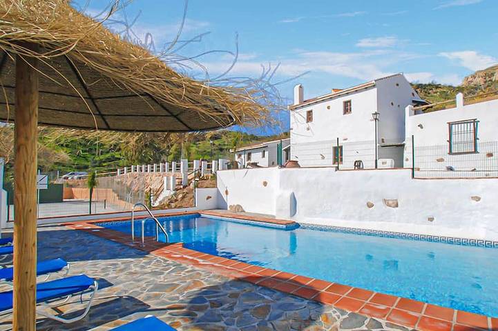Holiday home for 16 people, with pool, with pets - 1
