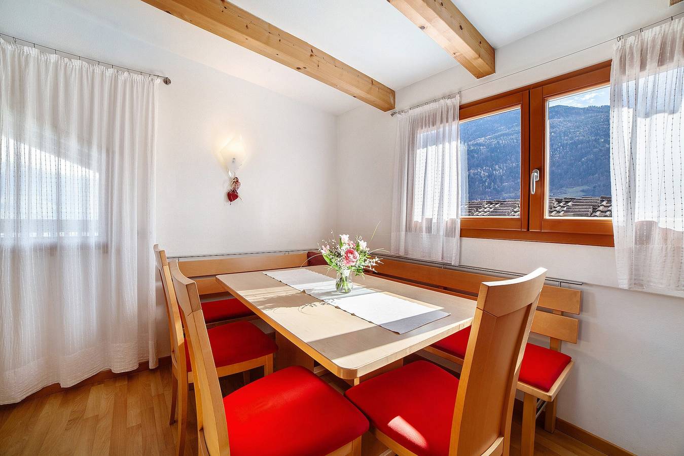 Bauernhaus 'Fröhlichhof Wohnung Panorama' mit Bergblick, Gemeinschaftspool und Wlan in Mitterplars, Algund