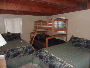 Log Cabin for 10 Guests in Big Bear Lake, San Bernardino County, Picture 3