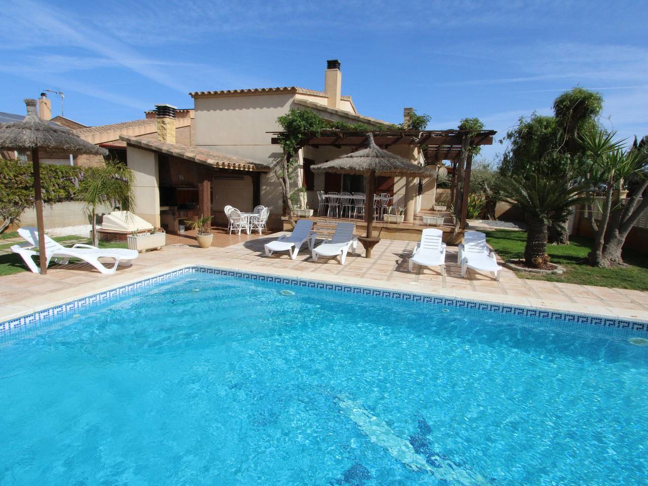 Casa con Piscina Privada, Cerca del Mar, Wifi Gratis, Aire Opcional, Mascotas y Playa para Perros in Riumar, Delta del Ebro