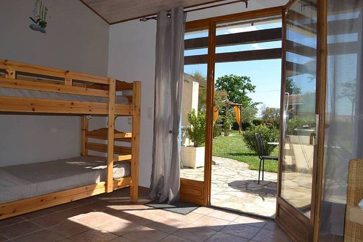Gîte pour 6 personnes, avec jardin et piscine à Saint-Dézéry