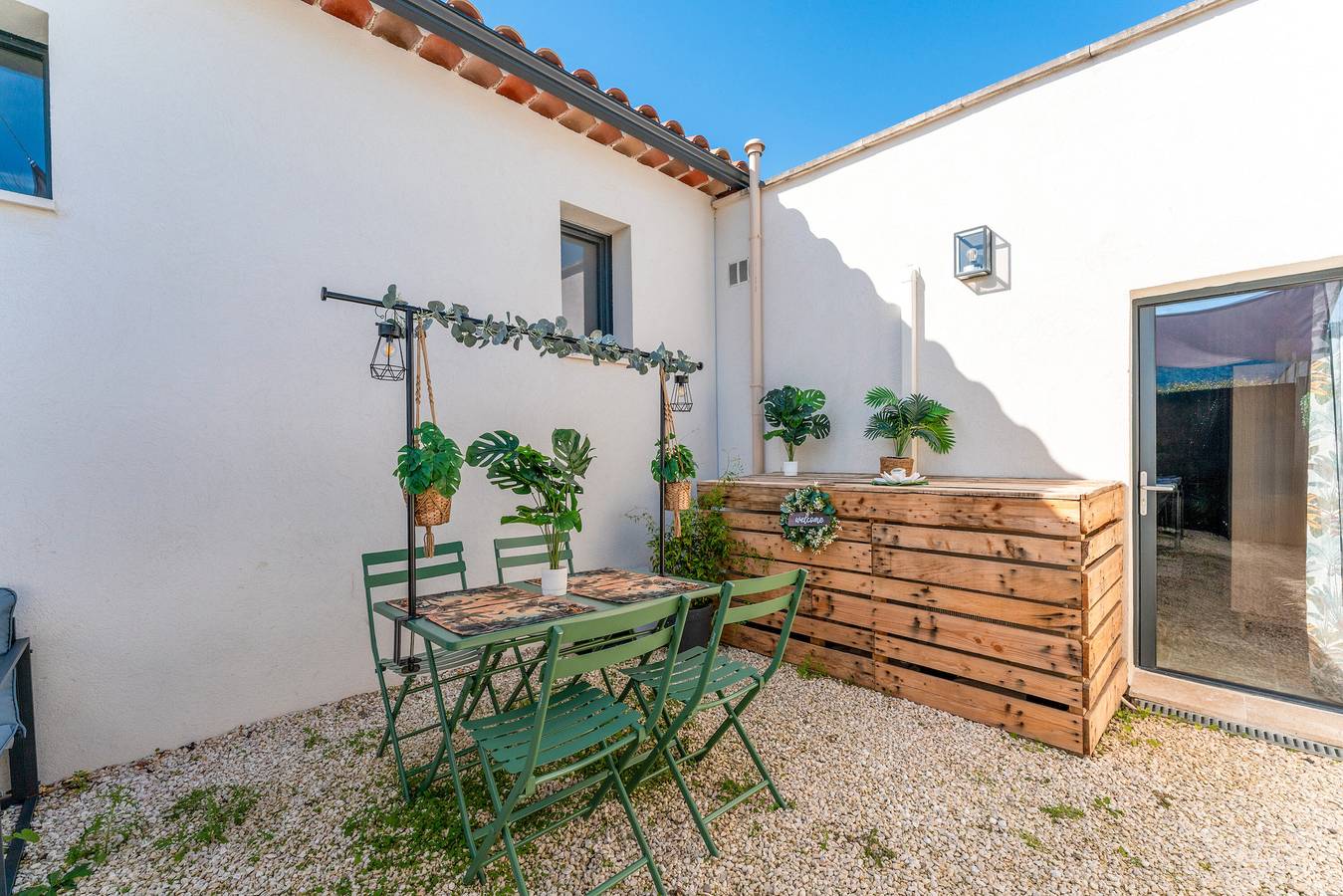 Apartamento entero, Apartamento 'Une Parenthèse En Luberon' con Jardín Privado, Wi-Fi y Aire Acondicionado in Taillades, Parque natural regional del Luberon