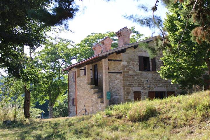 Agriturismo per 5 persone, con Balcone e Giardino nonché Panorama a Gubbio