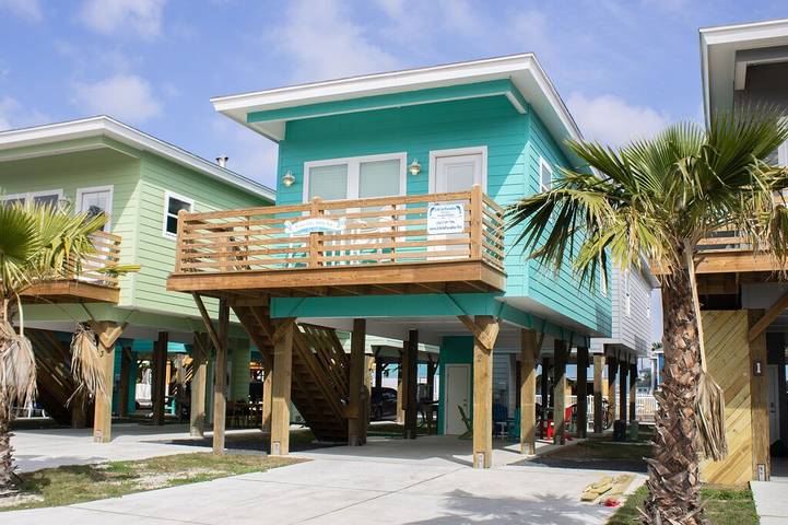 Vacation home for 4 people, with pool and balcony in Port Aransas