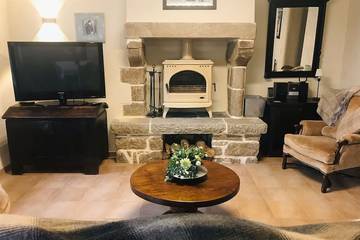 Gîte pour 9 personnes, avec jardin à Brennilis