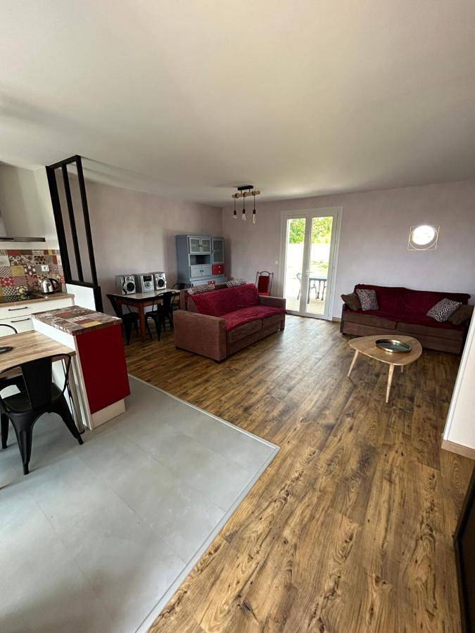 Location de vacances pour 5 personnes, avec vue et jardin à Cherveux - 3