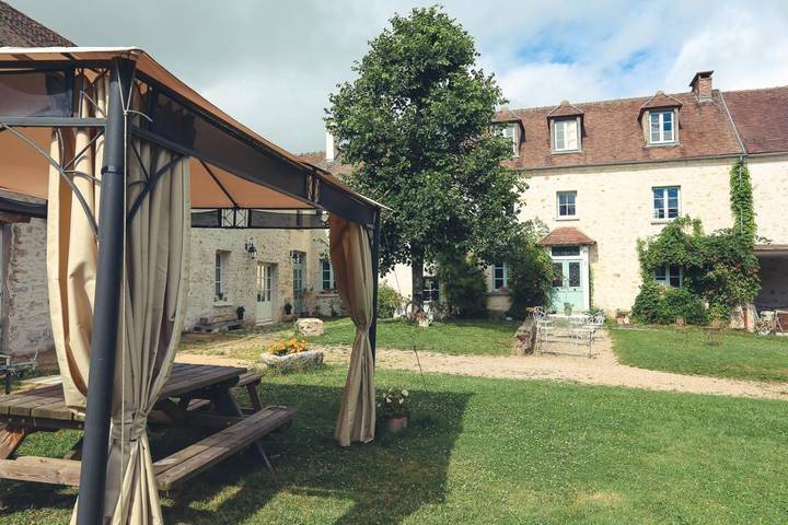 Location de vacances pour 2 personnes, avec sauna et jardin à Chérence