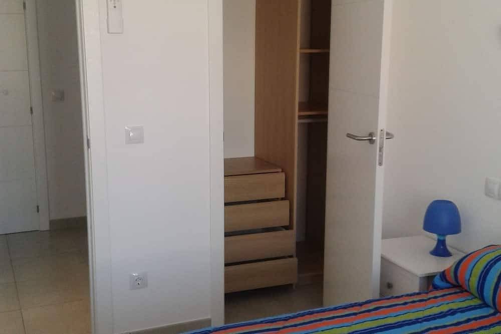 Entire apartment, 3-room apartment in a small Majorcan residence with sea view and close proximity, comfort in Port d'Andratx, Andratx