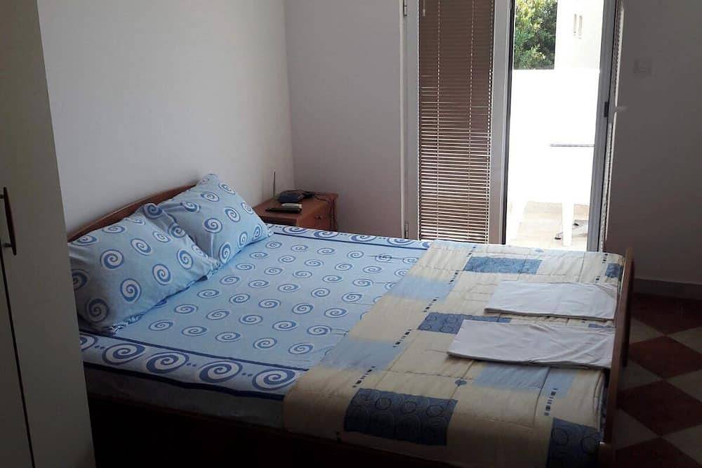 Appartement entier, Dvokrevetni apartman sa kuhinjom i parkingom u dvoristu kuce, idealan za par. in Budva, Municipalité de Budva