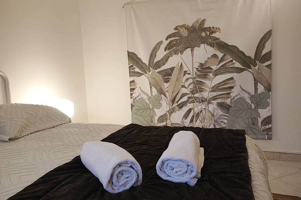Apartamento entero, Cozy air-conditioned studio in Camargue with free parking, pets allowed in Vauvert, Region de Nimes