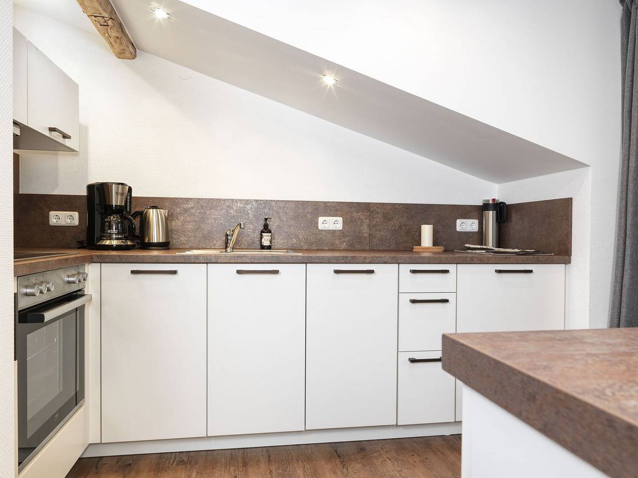 Ganze Wohnung, App. Strohboden - Kleine moderne Ferienwohnung im Mehrfamilienhaus in Vorwerk, Nordwestmecklenburg (Wismar und Umgebung)