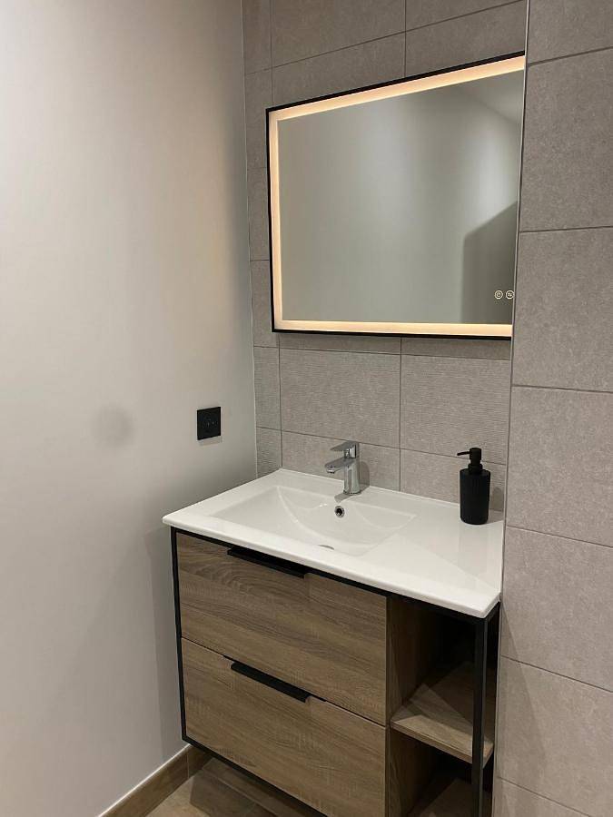 Chambre d’hôte pour 6 personnes, avec vue et sauna ainsi que piscine et jardin, adapté aux familles dans l' Isère - 3