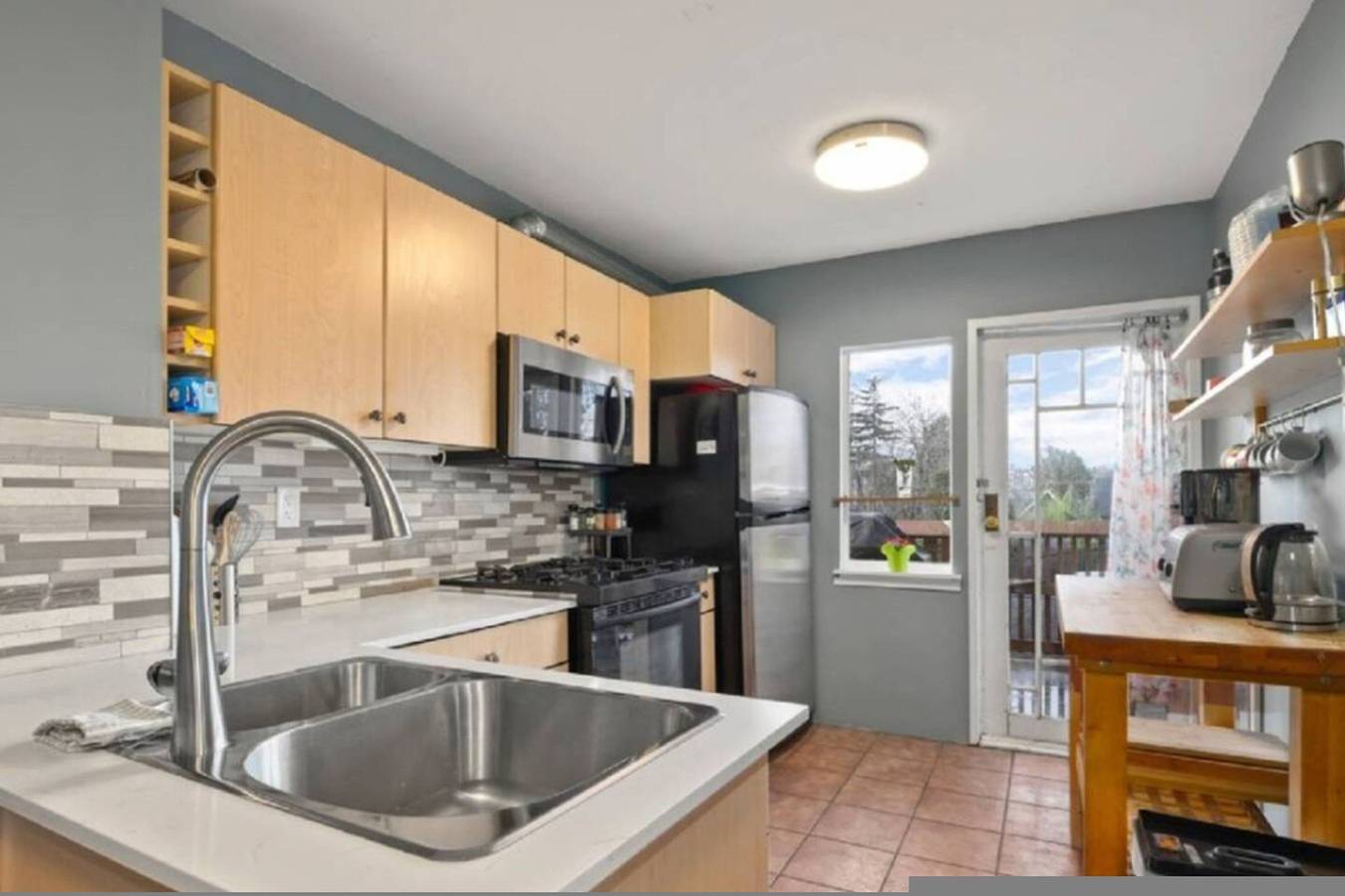 Charming 2 bedroom Duplex steps from Jericho Beach in Vancouver, British-Columbia