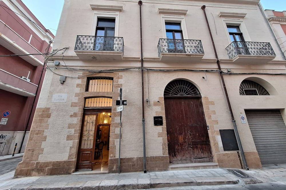 Antonio's Holiday Home located in the city center just a stone's throw from the station in Brindisi, Salento