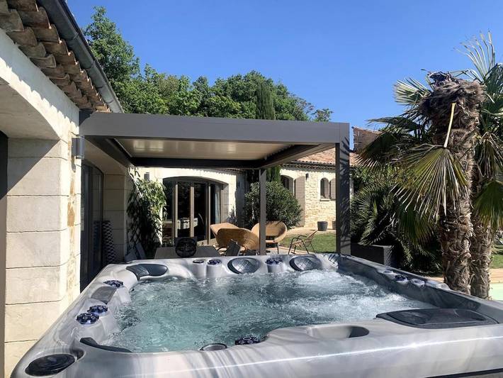 Location de vacances pour 10 personnes, avec Jacuzzi et Terrasse ainsi que Jardin et Piscine à Montmeyran