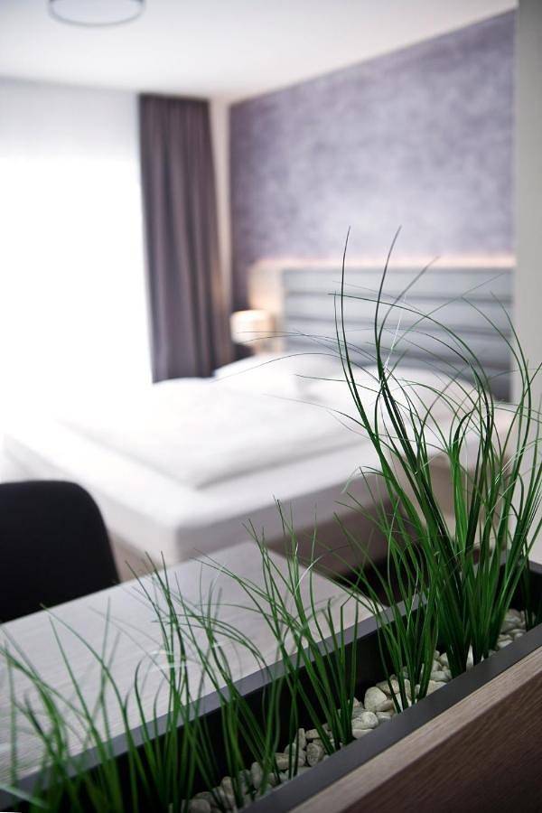 Hotel, mit Terrasse und Garten sowie Ausblick in Böblingen - 4
