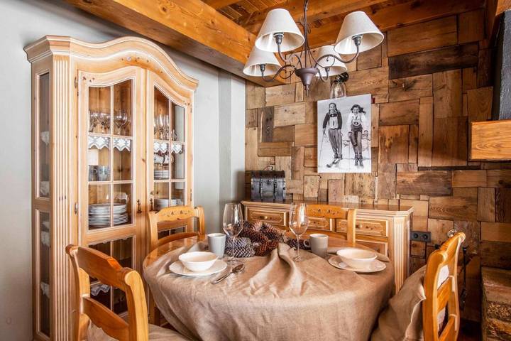 Gîte pour 6 personnes, avec terrasse et vue dans Arties - 2