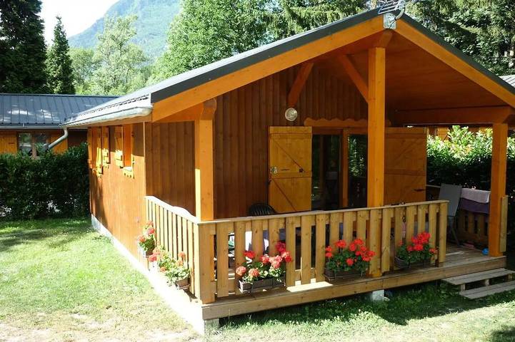 Chalet pour 4 personnes, avec terrasse et piscine