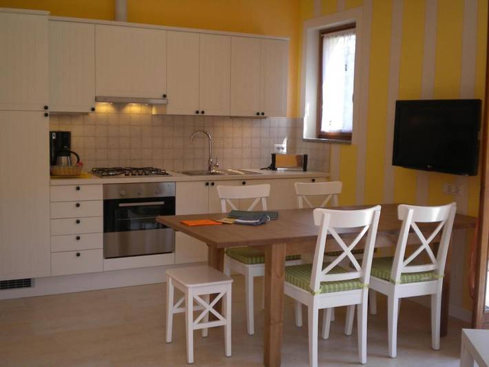 Appart’hôtel pour 4 personnes, avec jardin et piscine ainsi que vue et balcon