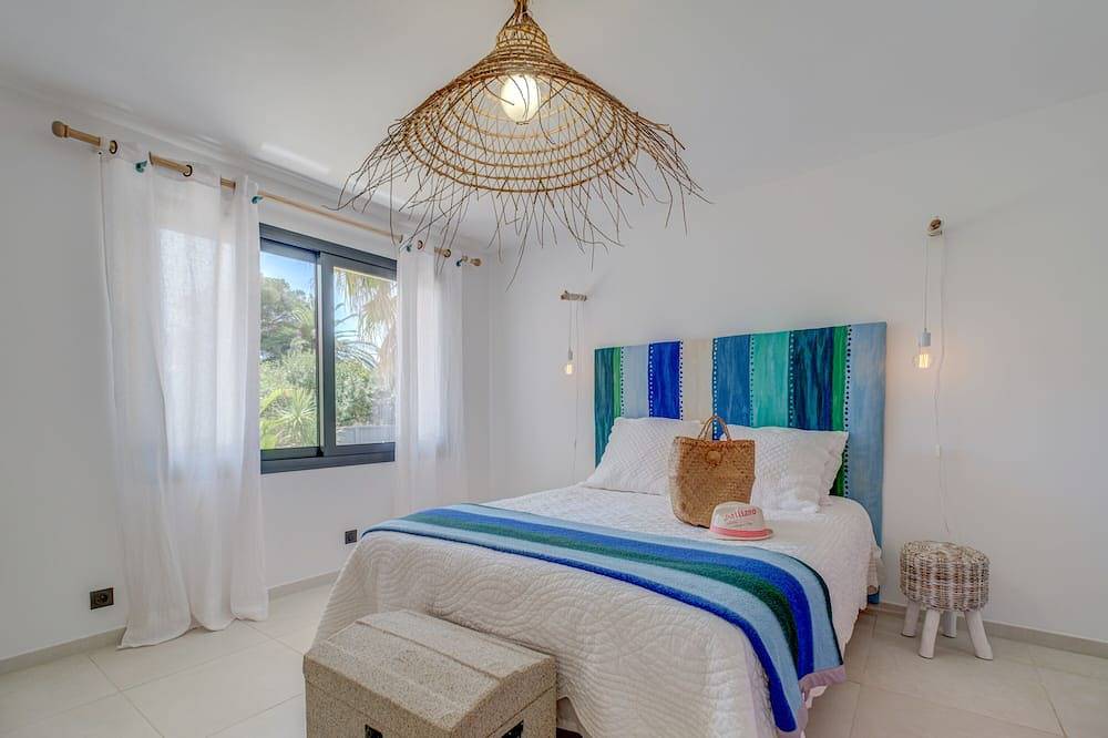 Appartement classé 4* situé au Rez de chaussée de la villa.. Jardin de 1 000 m2 in Les Issambres, Roquebrune-sur-Argens