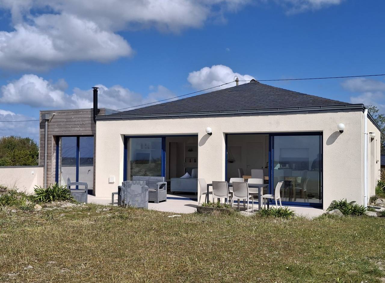 Villa Les Mouettes, pieds dans l'eau, vue mer in Santec, Ceinture Dorée