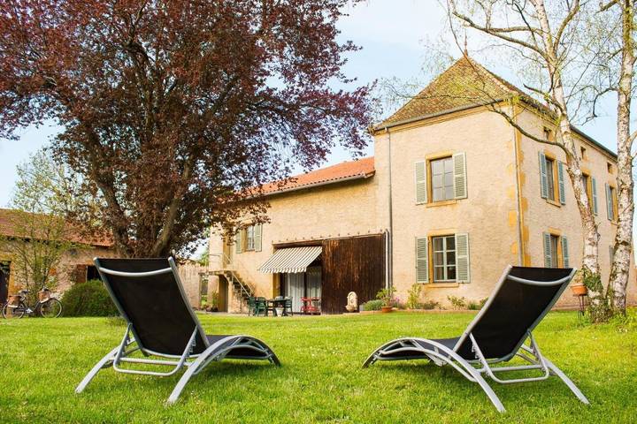 Location de vacances pour 3 personnes, avec vue et jardin à Pouilly-sous-Charlieu - 3